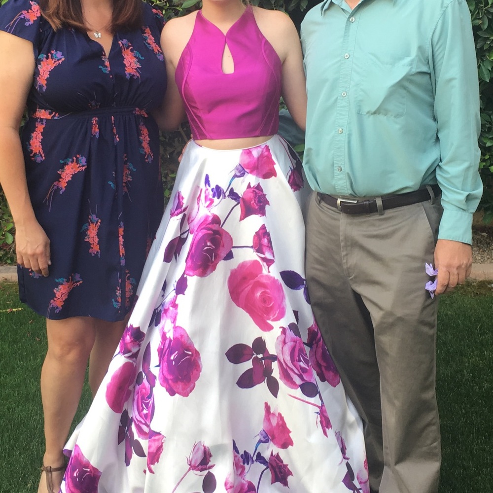 Prom dress - Picture 2 of 3
